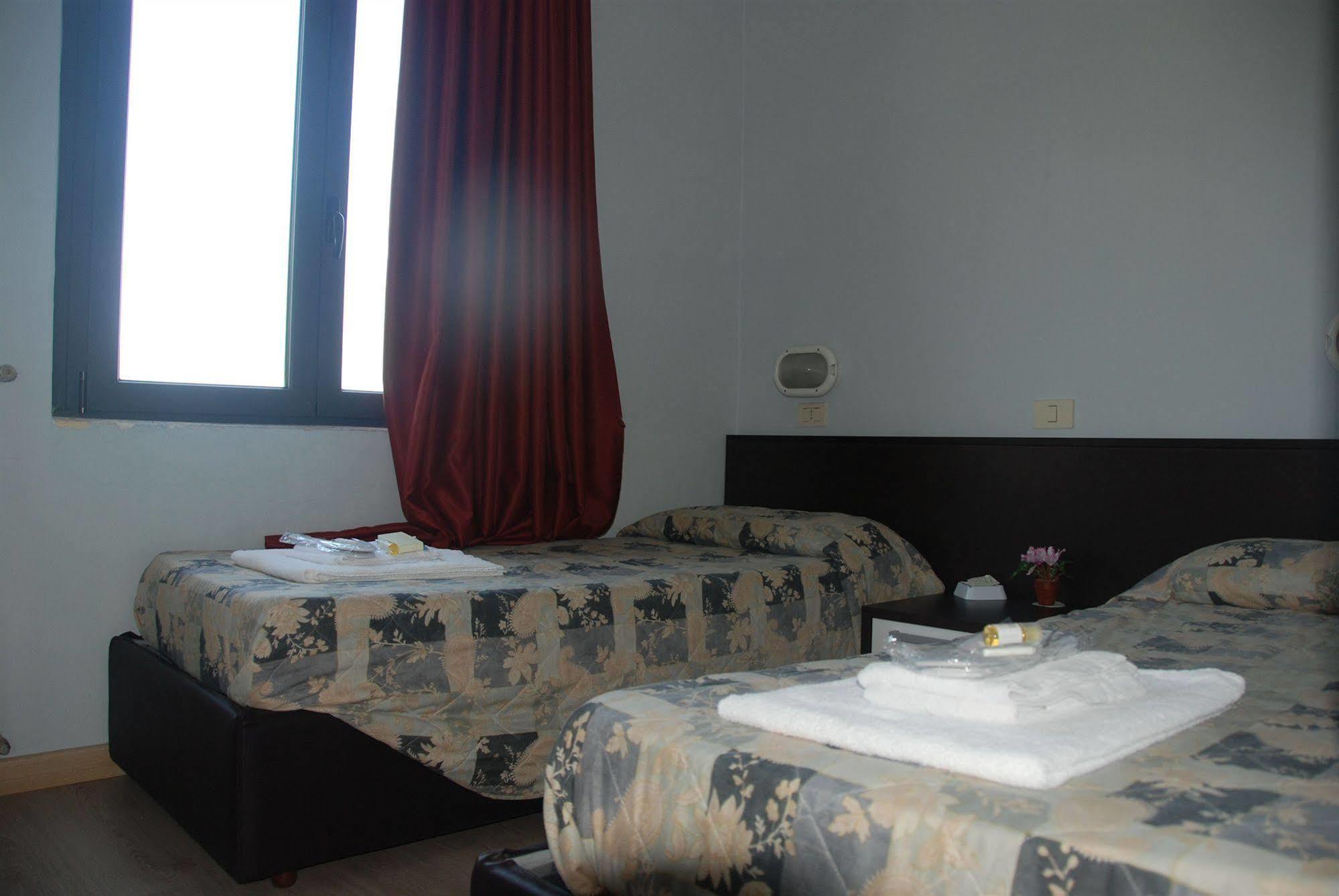 Hotel Olivi Salò Exteriör bild