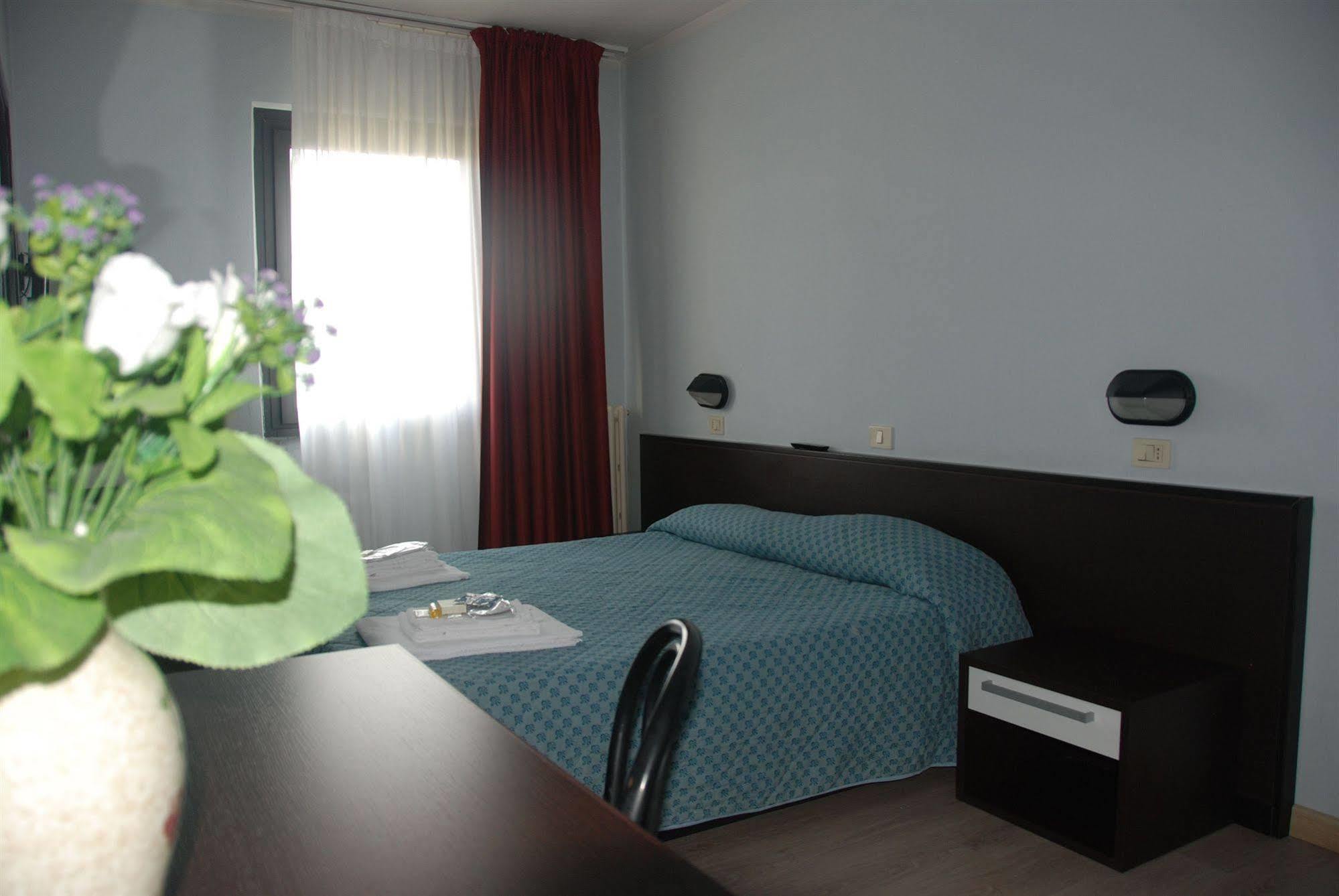 Hotel Olivi Salò Exteriör bild