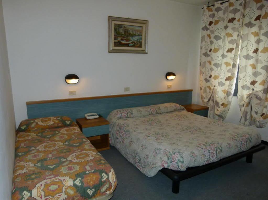 Hotel Olivi Salò Exteriör bild